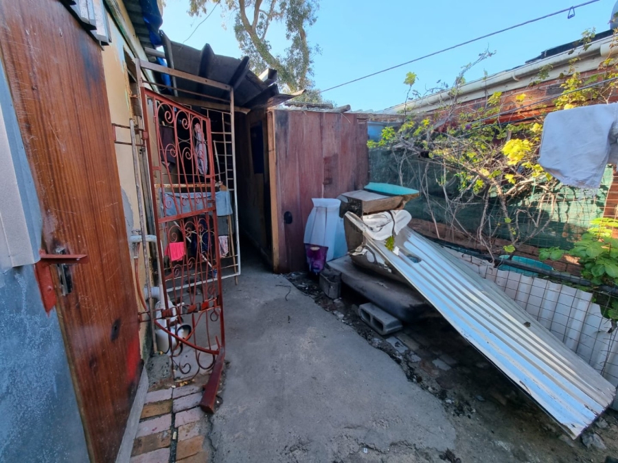  Bedroom Property for Sale in Lentegeur Western Cape